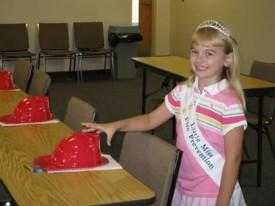Blake's 4th Birthday Party - September 2008 - Little Miss Winfield Amber Legore sets up